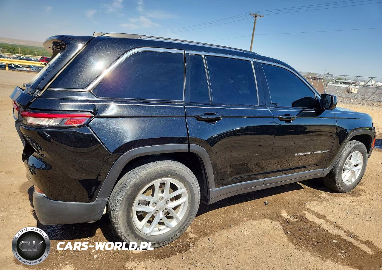 2023 Jeep Grand Cherokee Laredo-Altitude VIN:1C4RJHAGXPC524991 - 3