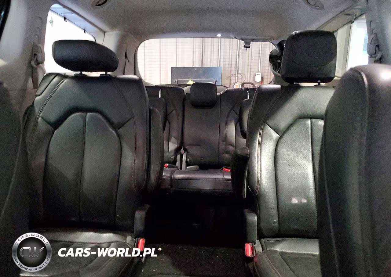 2019 Chrysler Pacifica Touring L VIN:2C4RC1BG7KR588597 - 10