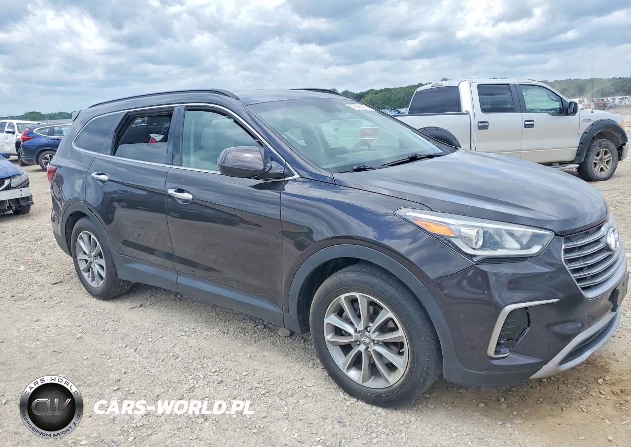 2017 Hyundai Santa Fe Se VIN:KM8SMDHF5HU200174 - 4
