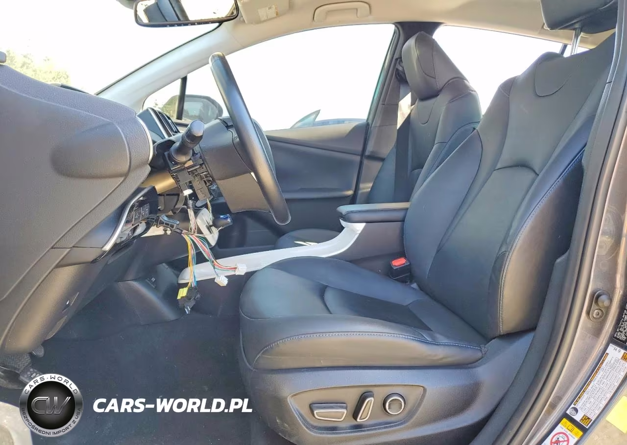 2016 Toyota Prius Four Touring VIN:JTDKARFU5G3004297 - 7