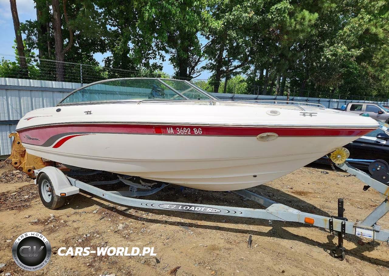 2001 Chaparral Boat