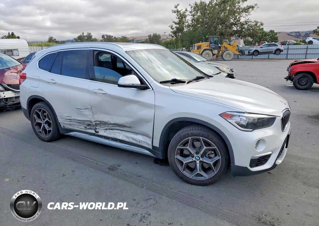 2018 BMW X1 xDrive28I VIN:WBXHT3C31J5L27502 - 4