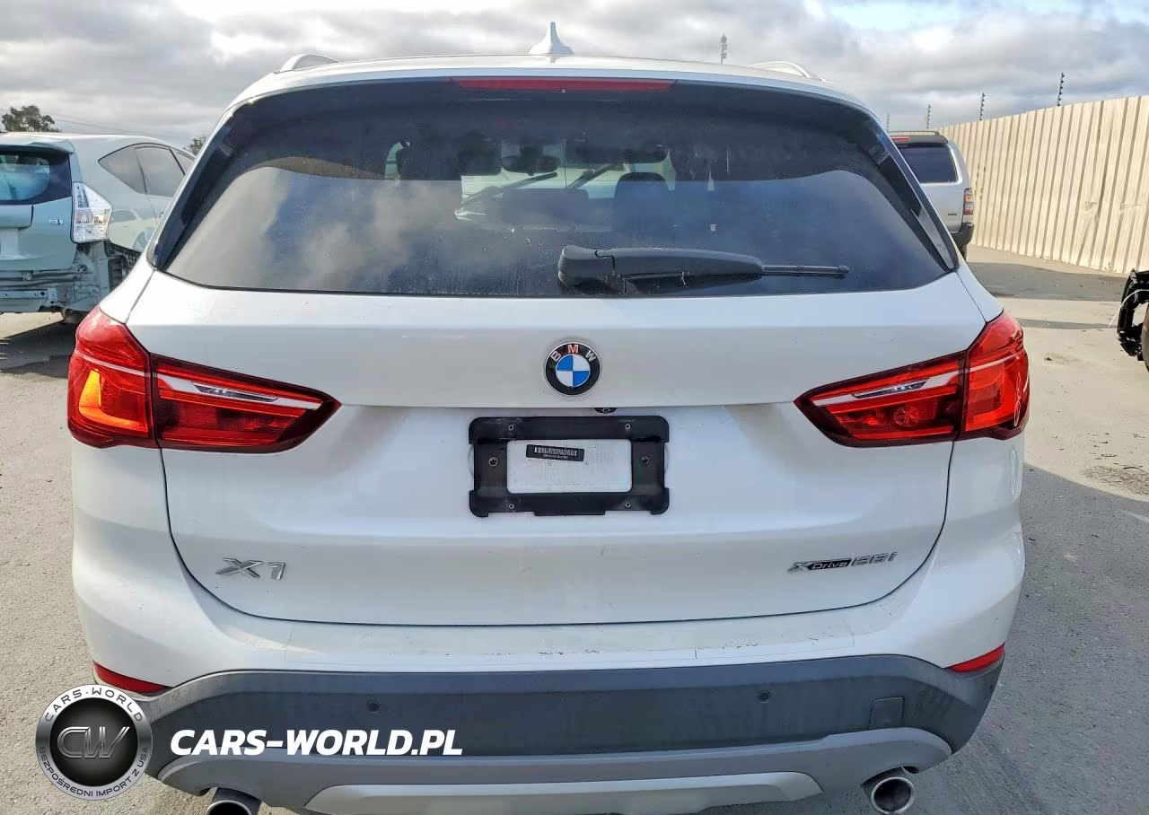 2018 BMW X1 xDrive28I VIN:WBXHT3C31J5L27502 - 6