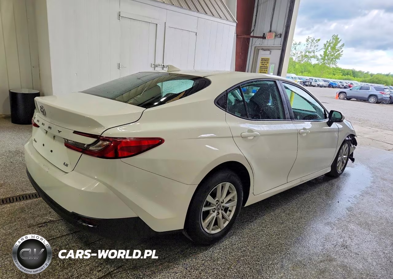 2025 Toyota Camry Le VIN:4T1DAACK2SU022218 - 3