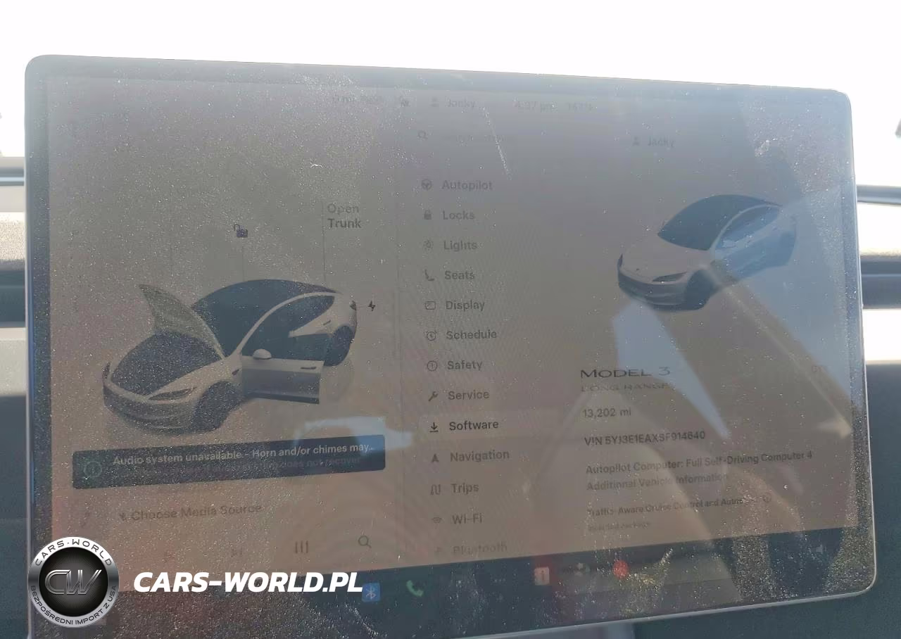 2025 Tesla Model 3 VIN:5YJ3E1EAXSF914640 - 9