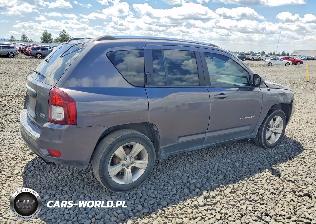 2015 Jeep Compass Latitude VIN:1C4NJCEA6FD185954 - 3