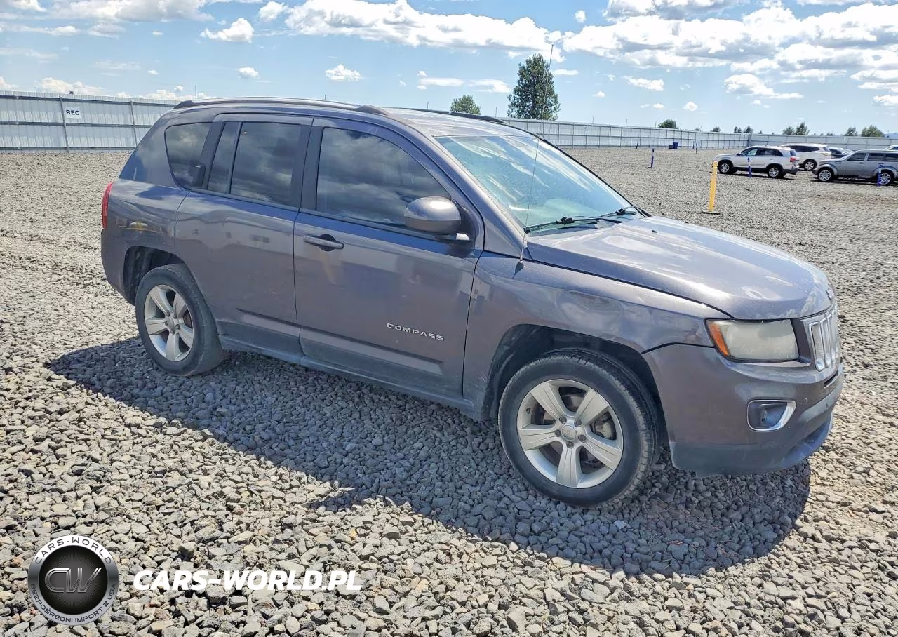 2015 Jeep Compass Latitude VIN:1C4NJCEA6FD185954 - 4