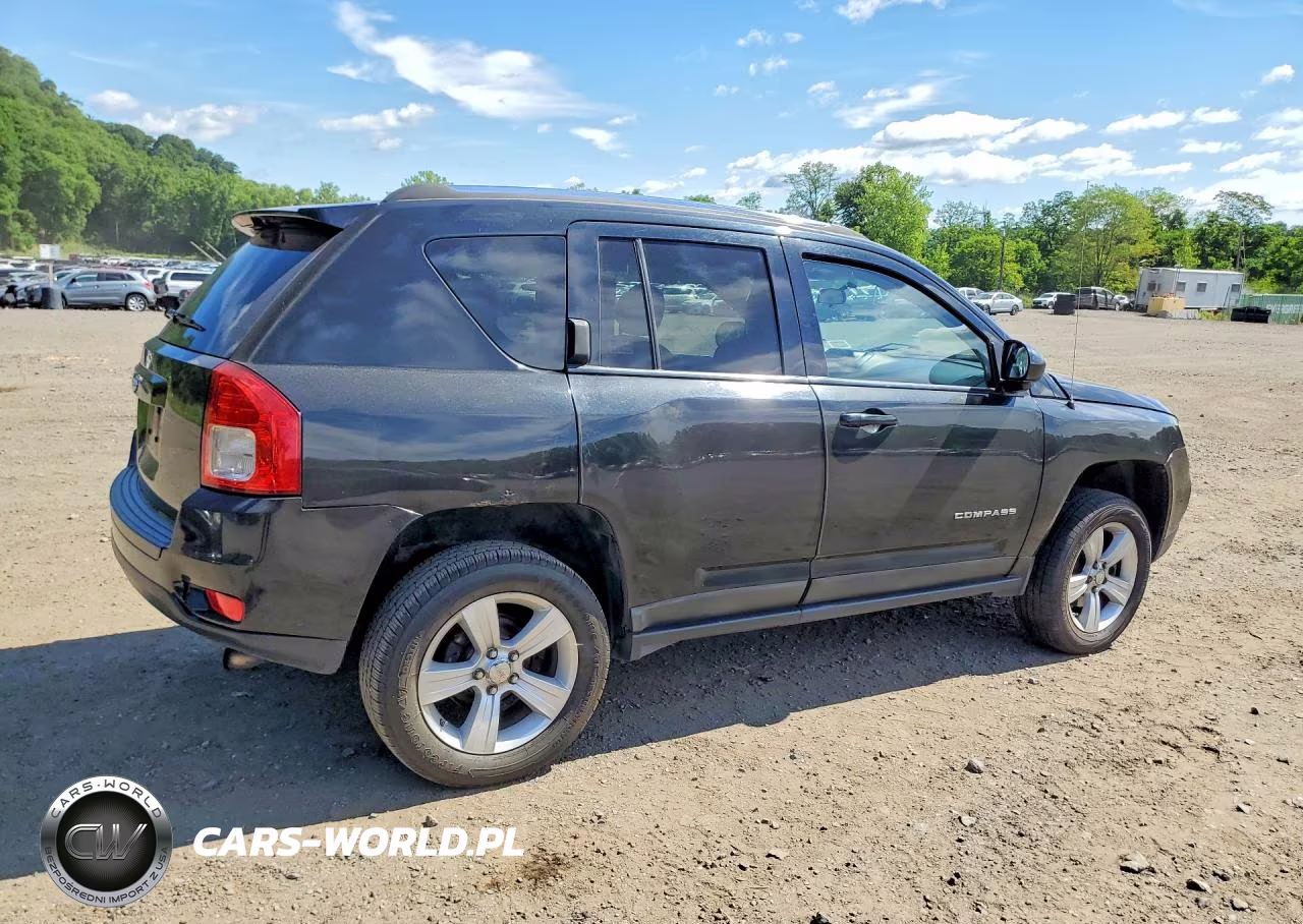 2011 Jeep Compass VIN:1J4NF1FB3BD136289 - 3