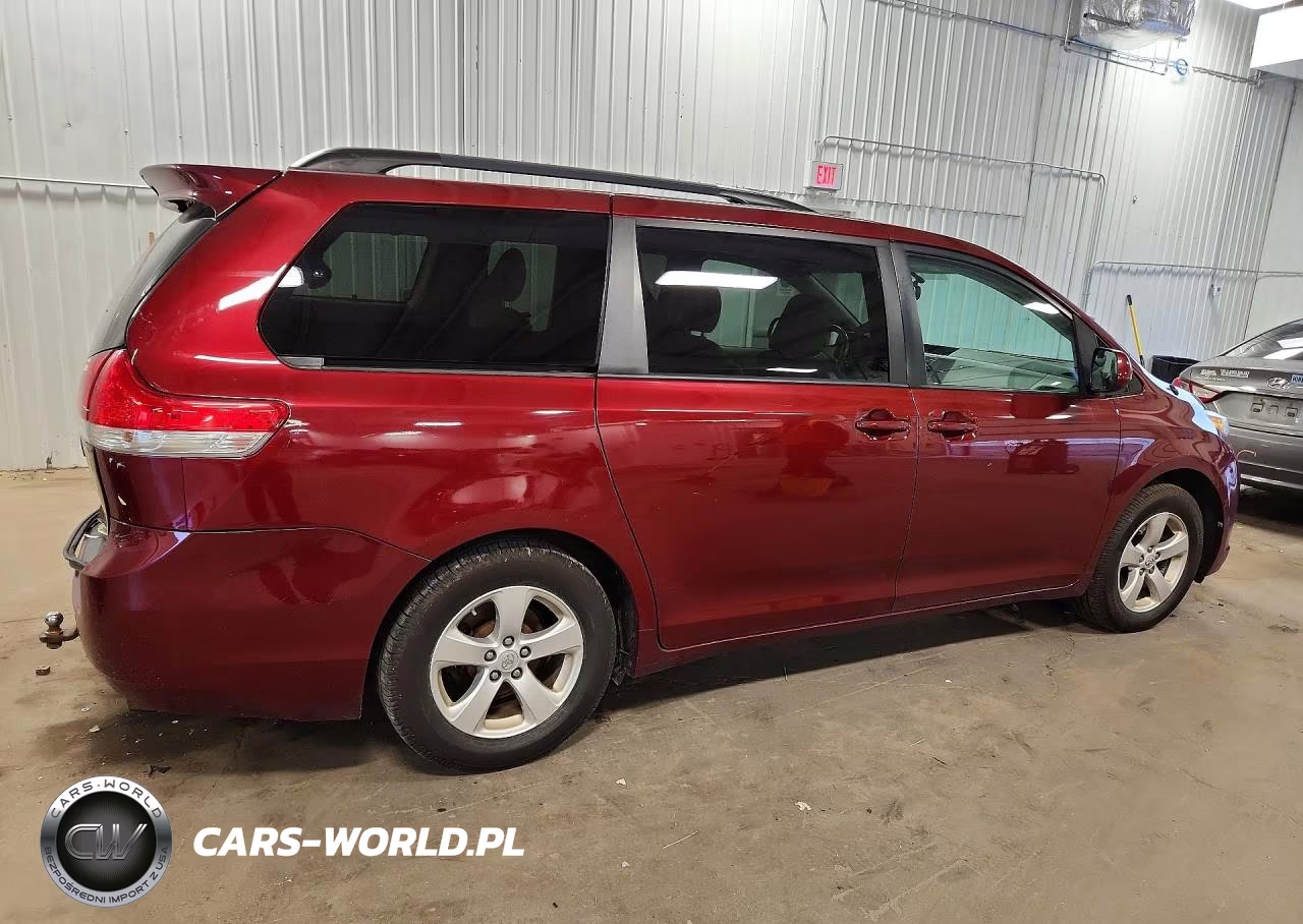 2013 Toyota Sienna Le VIN:5TDKK3DC4DS386840 - 3