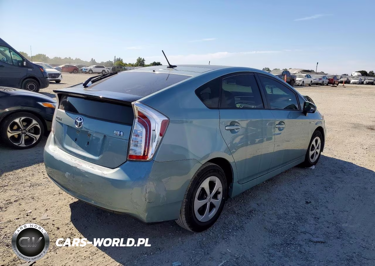 2013 Toyota Prius Three VIN:JTDKN3DU4D1731975 - 3