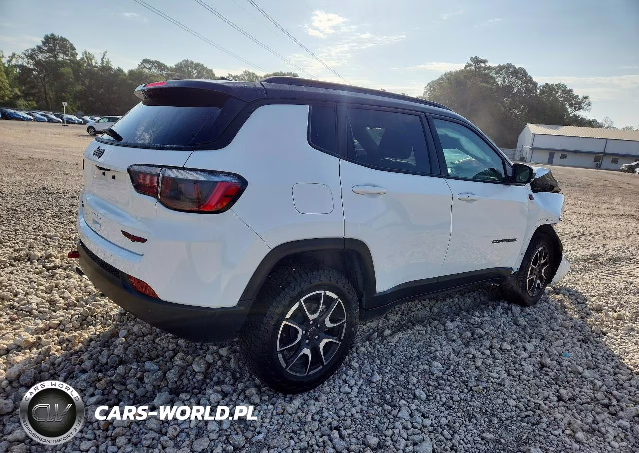 2025 Jeep Compass Trailhawk VIN:3C4NJDDN3ST551089 - 3