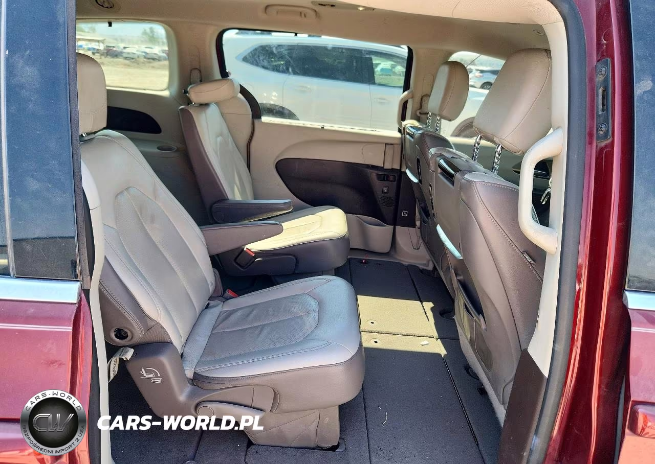 2018 Chrysler Pacifica Touring L Plus VIN:2C4RC1EG1JR103994 - 11