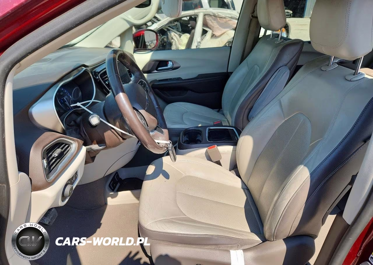 2018 Chrysler Pacifica Touring L Plus VIN:2C4RC1EG1JR103994 - 7