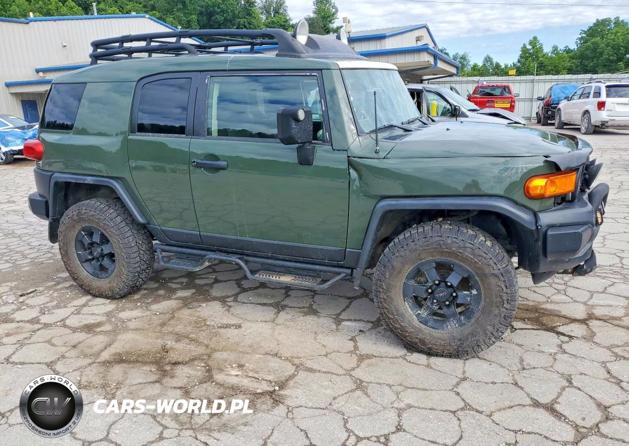 2011 Toyota Fj Cruiser Base VIN:JTEBU4BF0BK111981 - 4