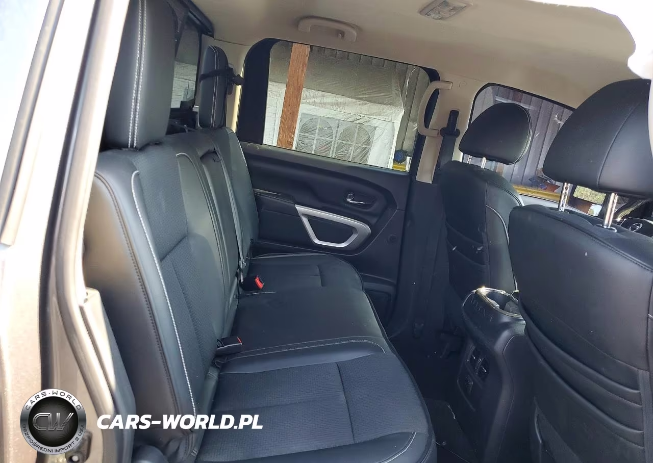 2018 Nissan Titan Pro-4X VIN:1N6AA1E55JN538979 - 10