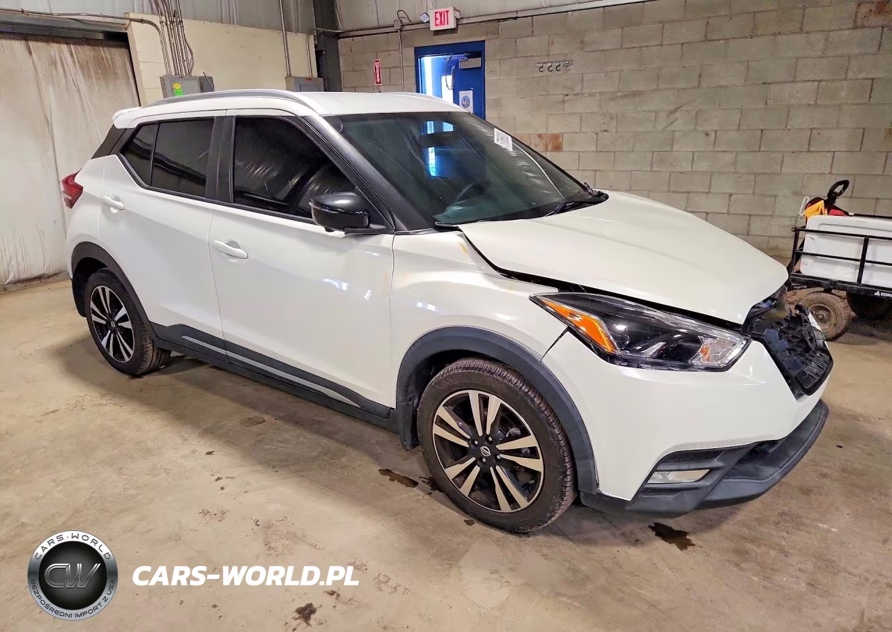 2019 Nissan Kicks Sr VIN:3N1CP5CU6KL529160 - 4