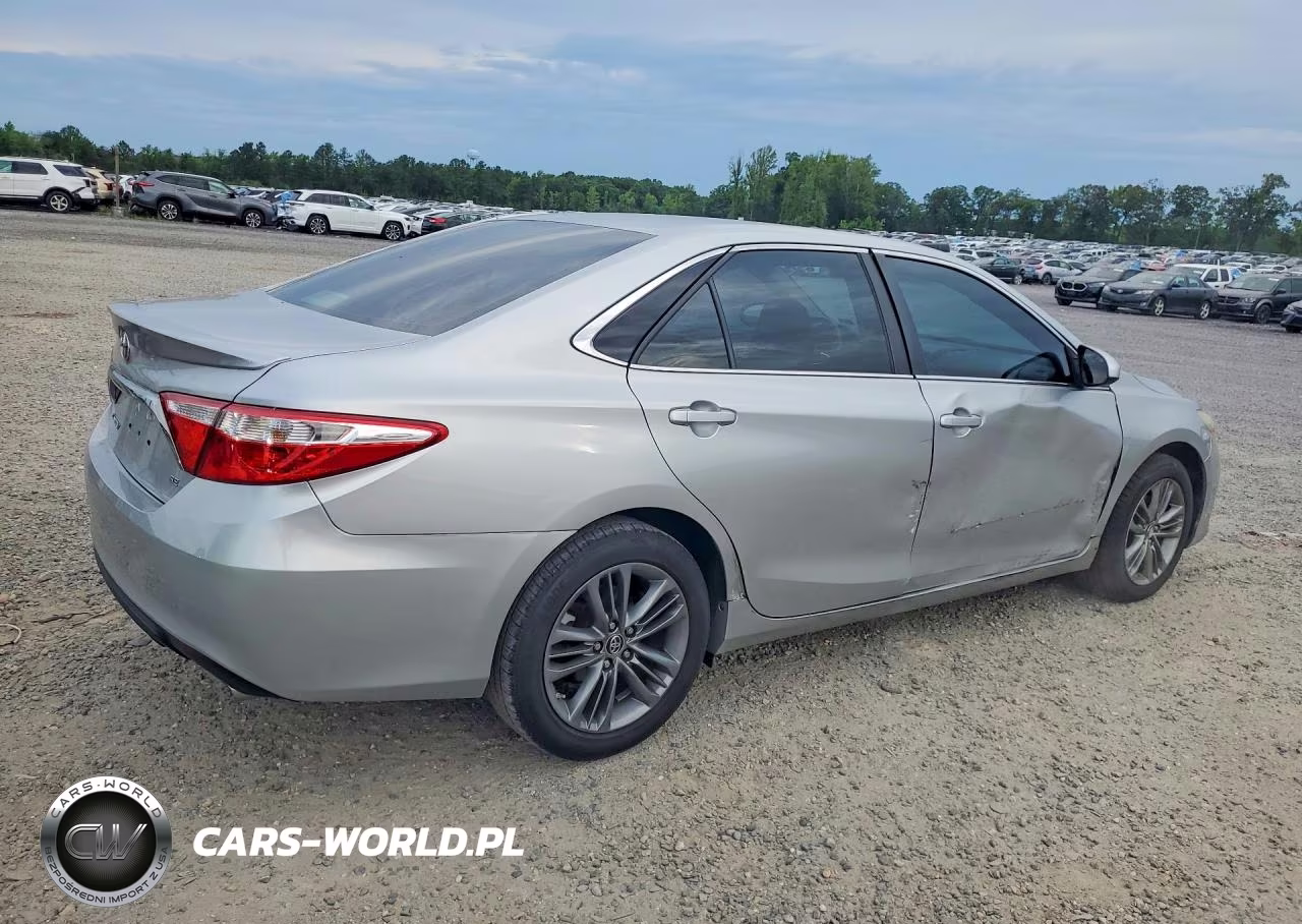2015 Toyota Camry Se VIN:4T1BF1FK2FU884932 - 3