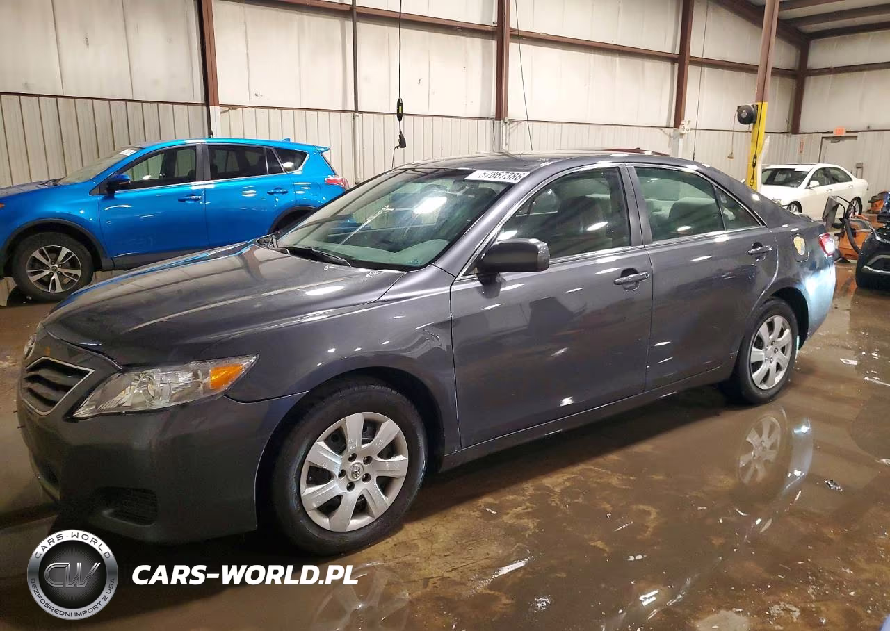 2011 Toyota Camry Le – zdjęcie 1 z 12