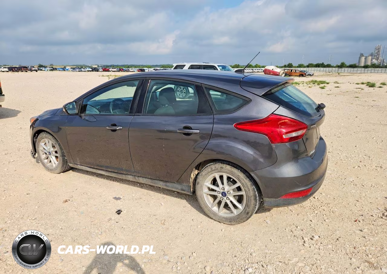 2015 Ford Focus Se VIN:1FADP3K28FL275710 - 2
