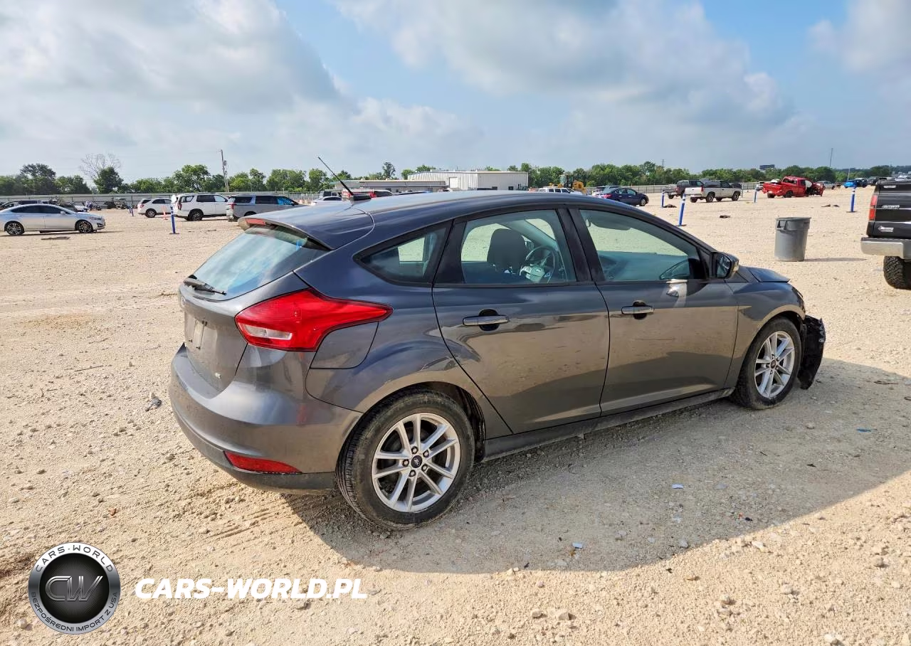 2015 Ford Focus Se VIN:1FADP3K28FL275710 - 3