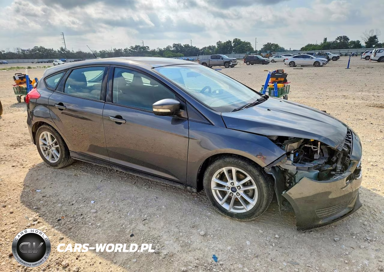2015 Ford Focus Se VIN:1FADP3K28FL275710 - 4