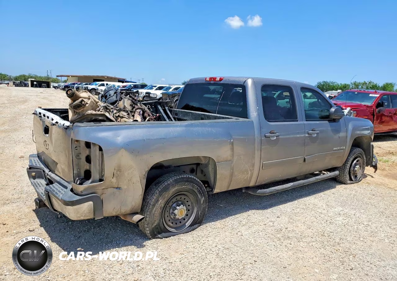 2007 Chevrolet Silverado C2500 Heavy Duty VIN:1GCHC23K27F520419 - 3