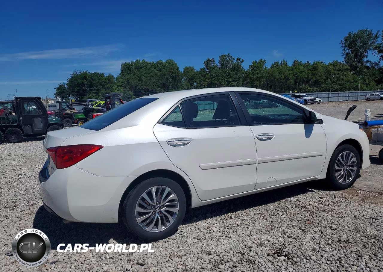2017 Toyota Corolla Xle VIN:5YFBURHE0HP711040 - 3