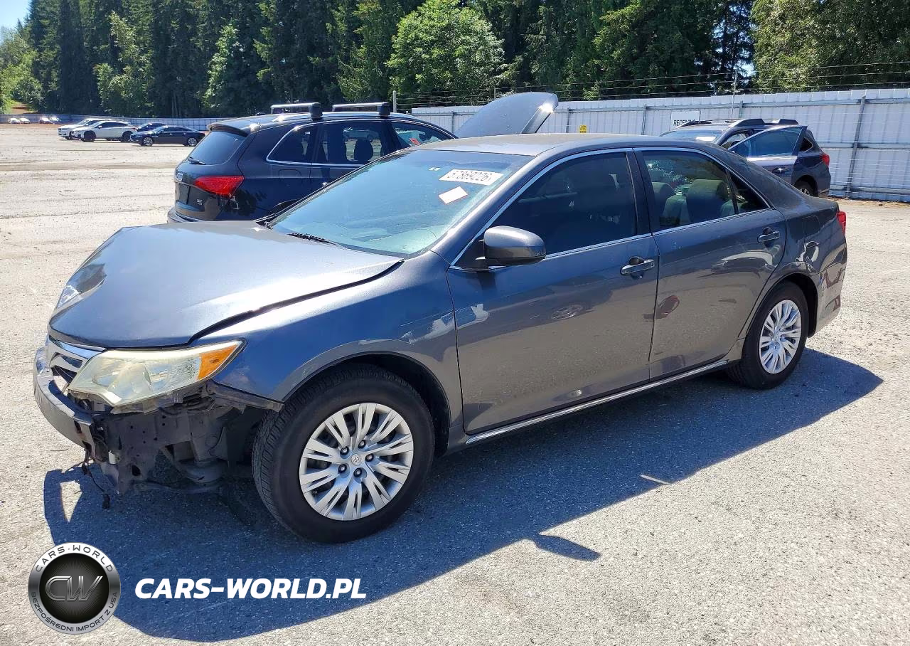 2013 Toyota Camry Le – zdjęcie 1 z 12