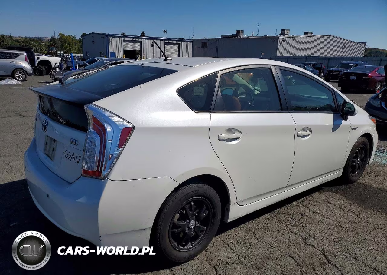 2014 Toyota Prius Two VIN:JTDKN3DU6E0393180 - 3