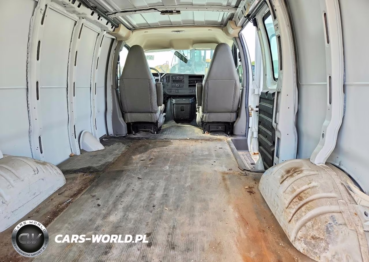 2017 Chevrolet Express 2500 Cargo Delivery Van VIN:1GCWGAFFXH1302103 - 10