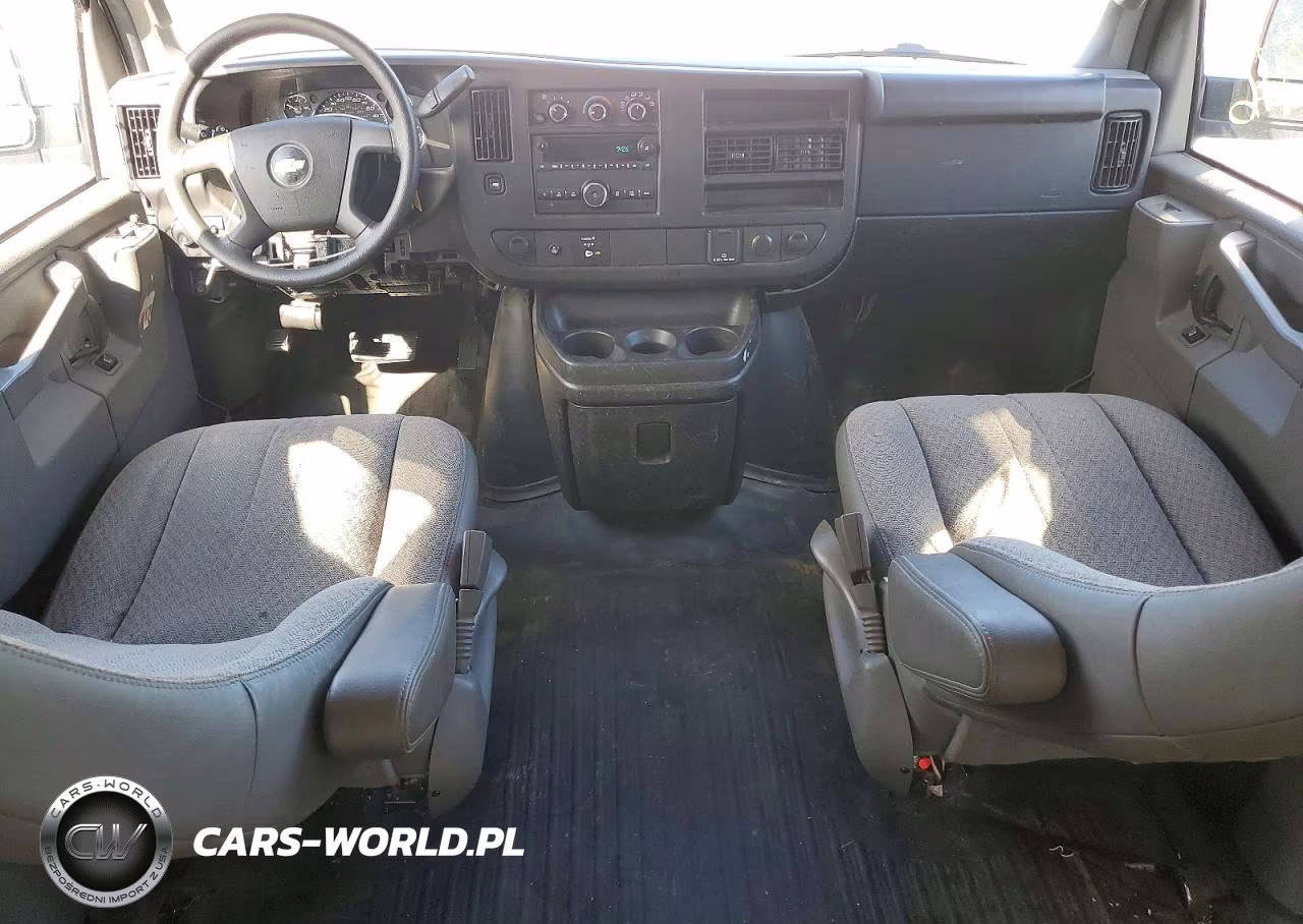 2017 Chevrolet Express 2500 Cargo Delivery Van VIN:1GCWGAFFXH1302103 - 8