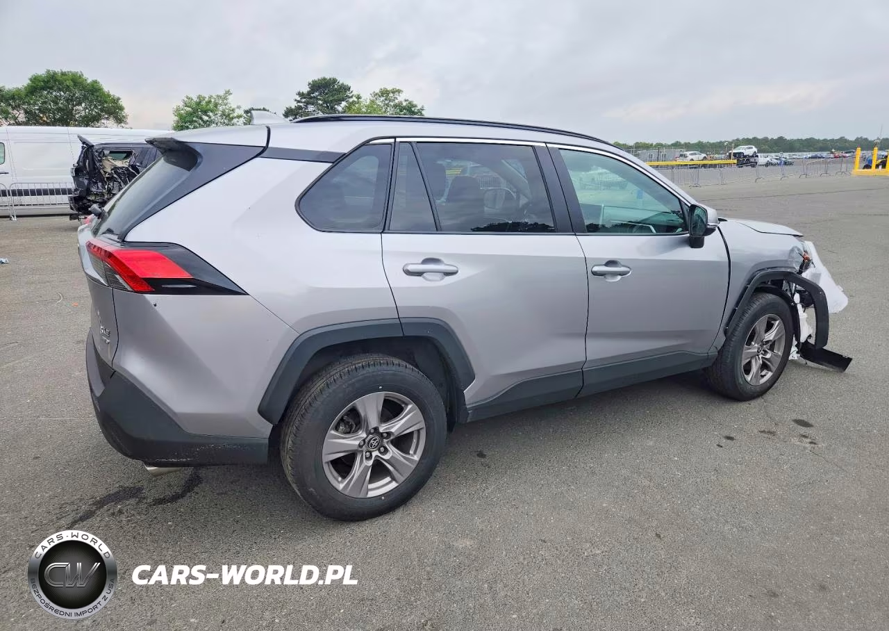 2025 Toyota Rav4 Xle VIN:2T3P1RFVXSC530625 - 3