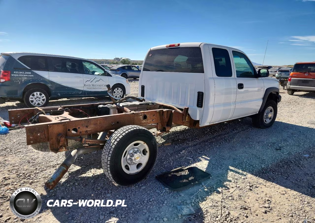 2003 Suzuki Silverado C2500 Heavy Duty VIN:1GCHC29123E117426 - 3