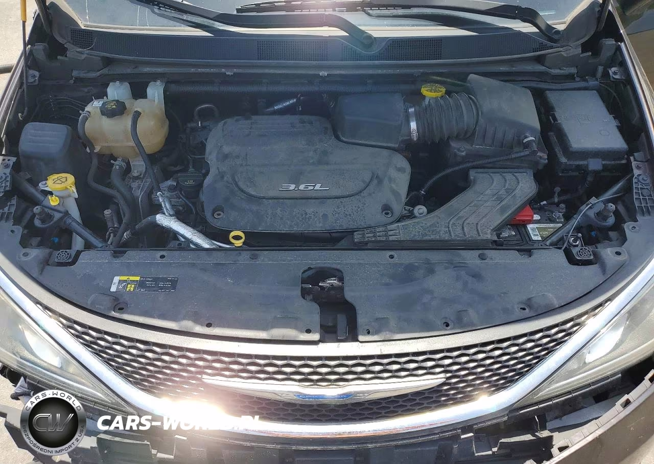 2018 Chrysler Pacifica Touring Plus VIN:2C4RC1FG2JR279144 - 12