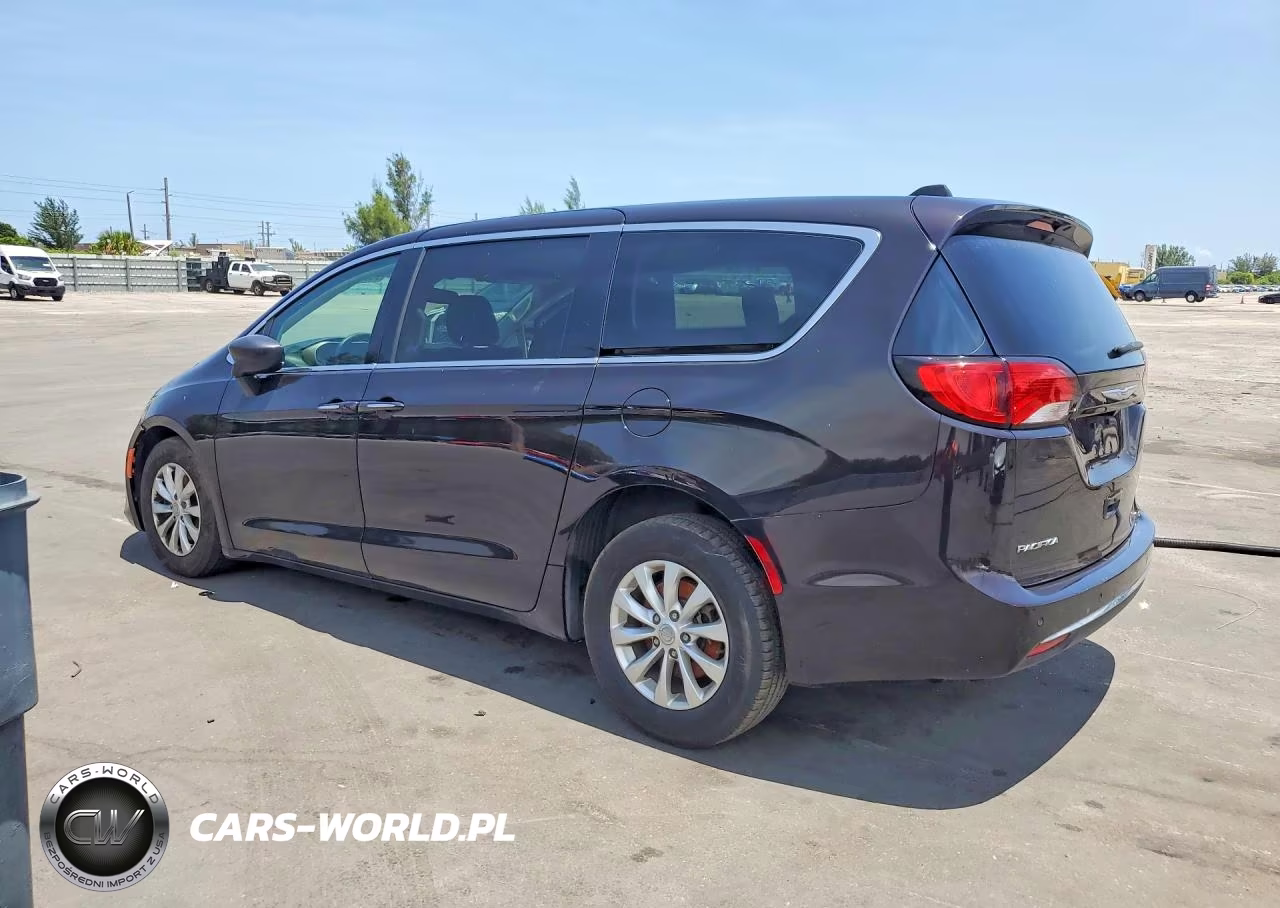 2018 Chrysler Pacifica Touring Plus VIN:2C4RC1FG2JR279144 - 2