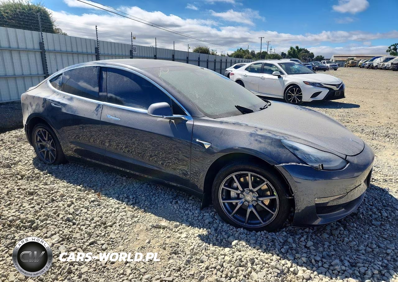 2018 Tesla Model 3 VIN:5YJ3E1EA8JF158109 - 4
