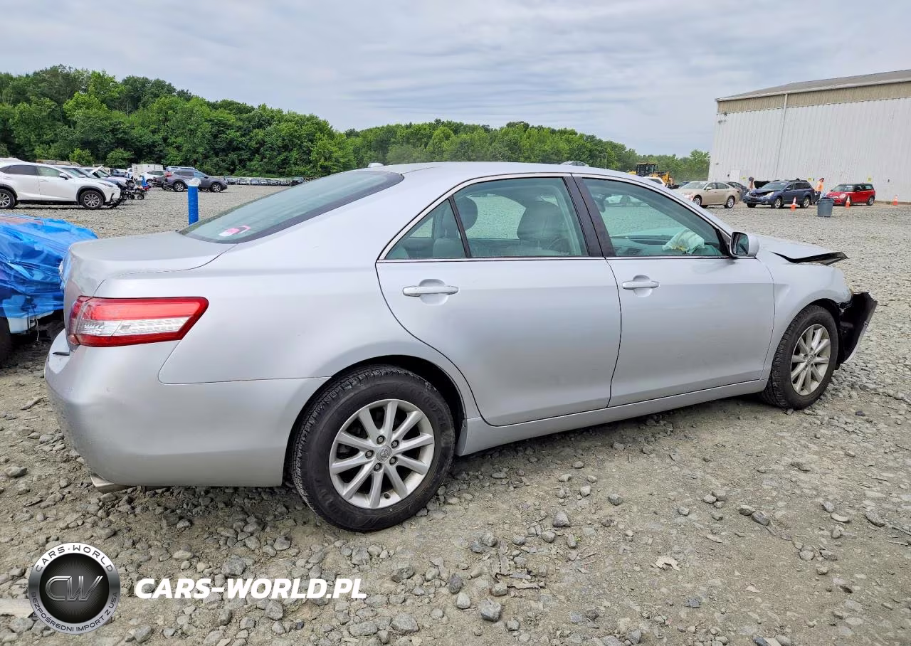 2011 Toyota Camry Xle VIN:4T1BF3EKXBU212852 - 3