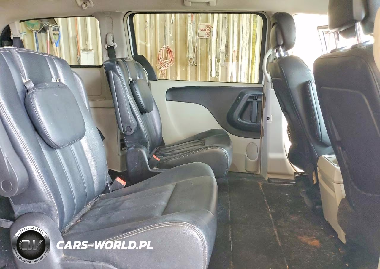 2016 Chrysler Town & Country Touring VIN:2C4RC1BG1GR298525 - 11