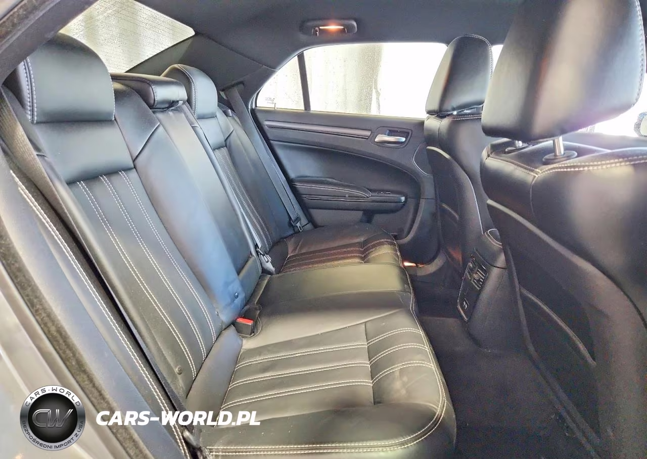 2016 Chrysler 300 S VIN:2C3CCAGG4GH182860 - 10