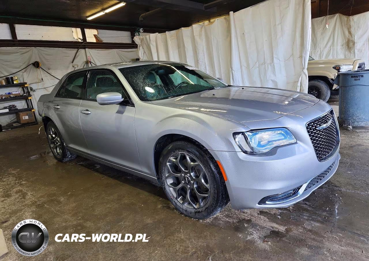 2016 Chrysler 300 S VIN:2C3CCAGG4GH182860 - 4