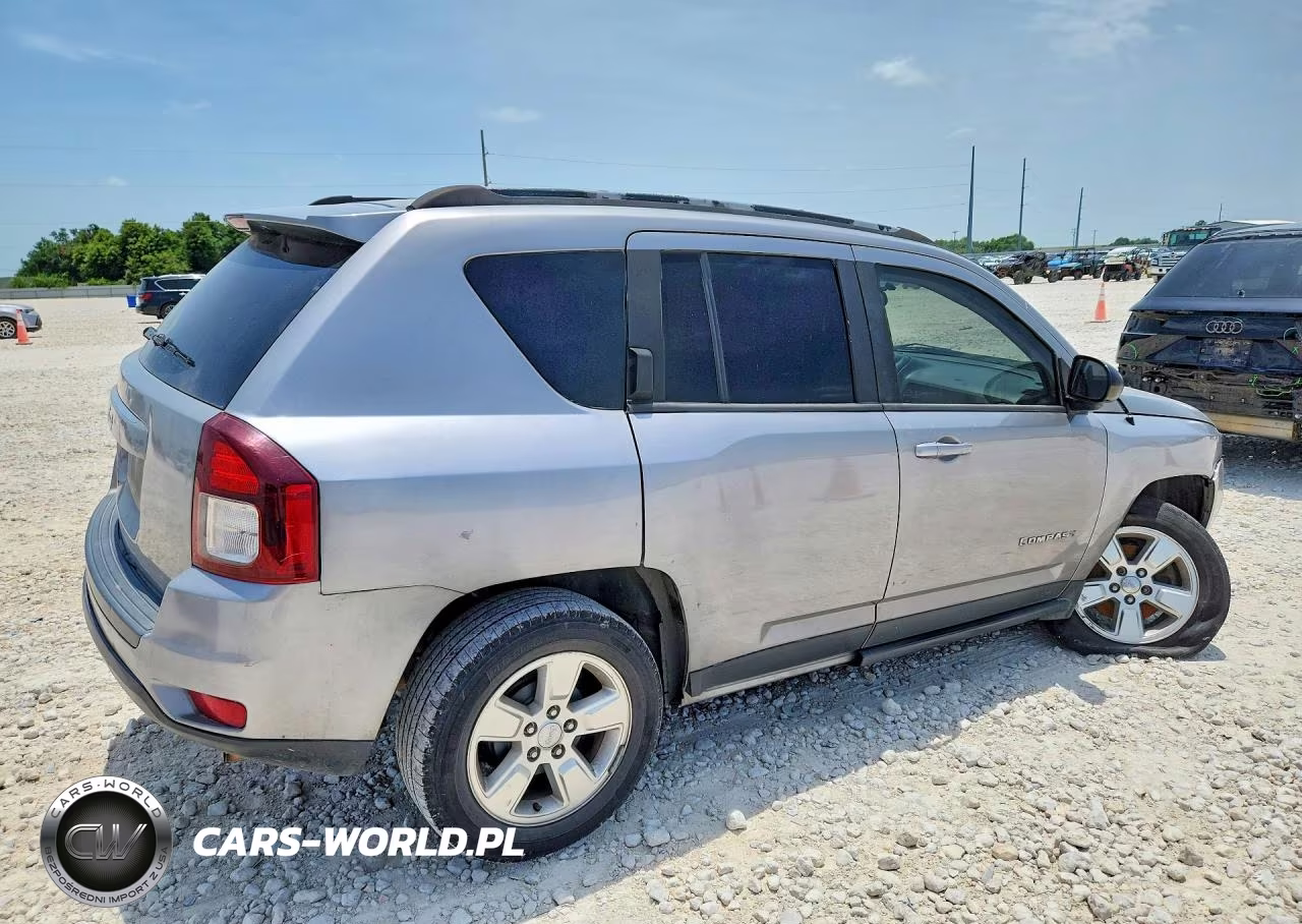 2015 Jeep Compass Sport VIN:1C4NJCBA7FD284755 - 3