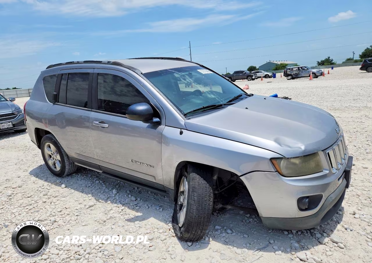 2015 Jeep Compass Sport VIN:1C4NJCBA7FD284755 - 4