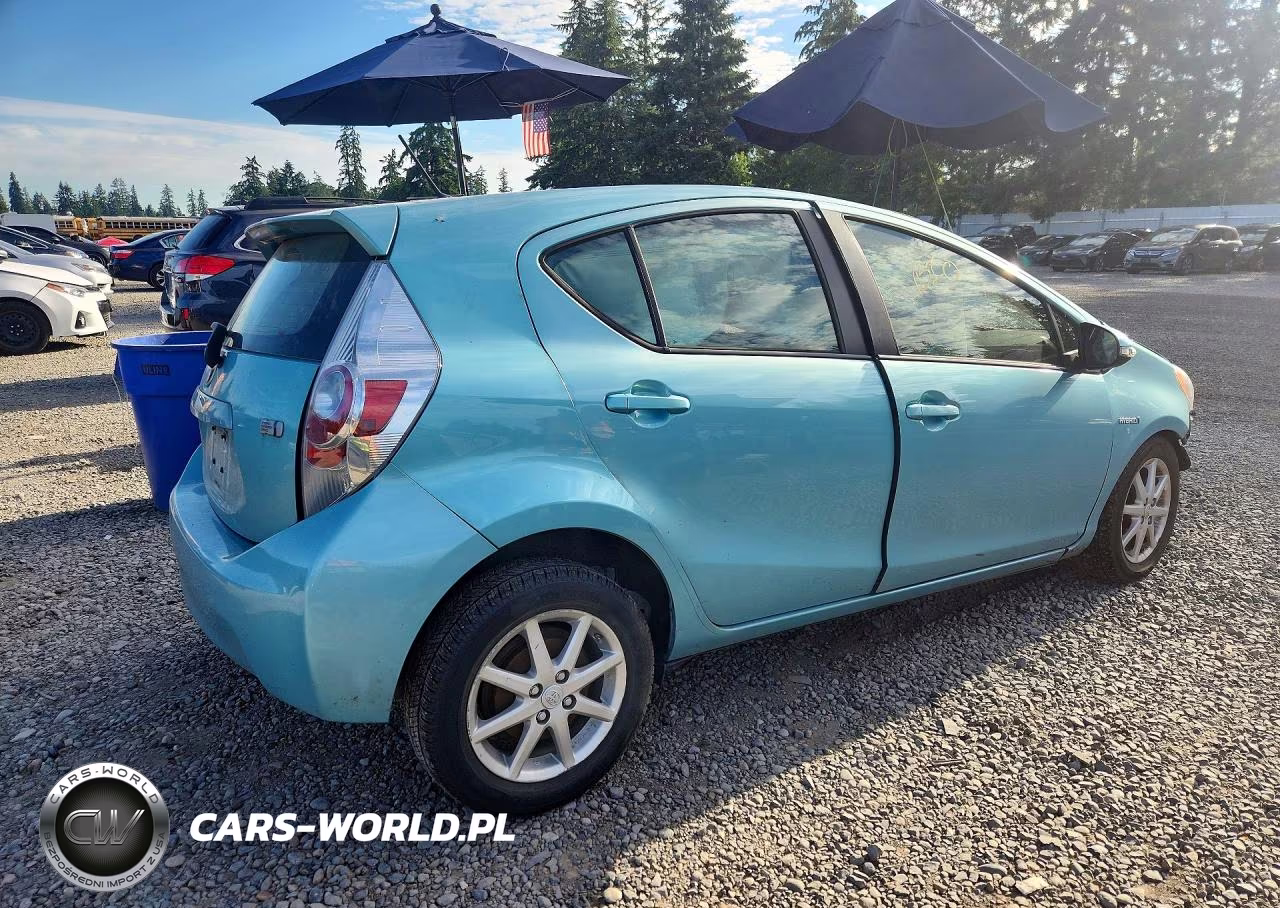 2012 Toyota Prius C Four VIN:JTDKDTB33C1014253 - 3