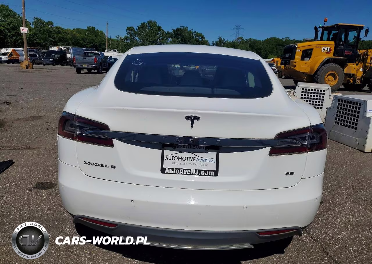 2014 Tesla Model S VIN:5YJSA1H1XEFP55657 - 6