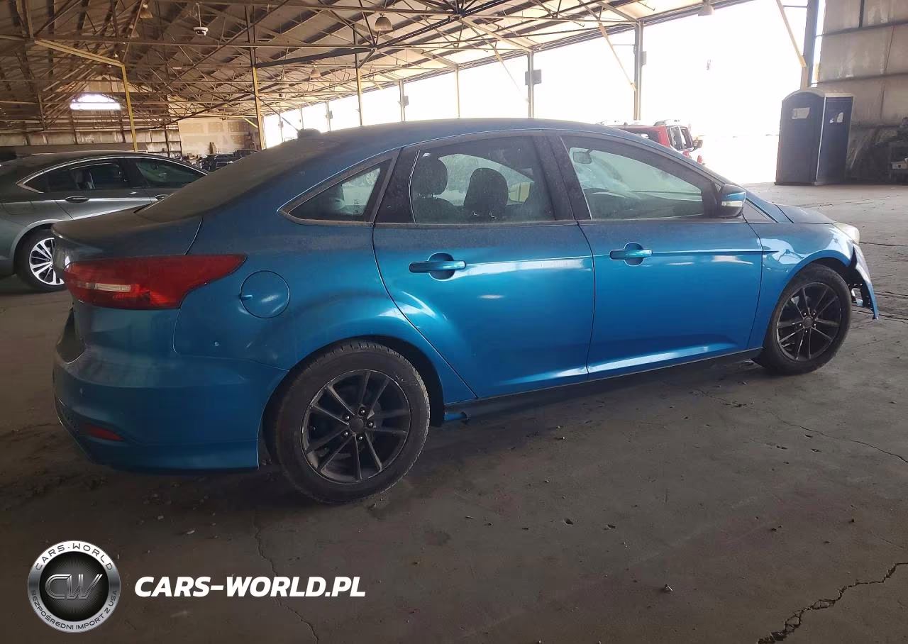 2016 Ford Focus Se VIN:1FADP3F27GL225117 - 3