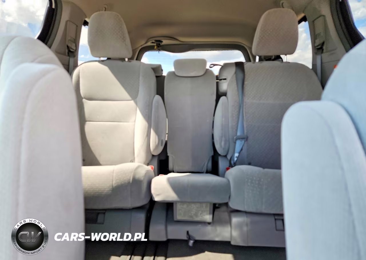 2018 Toyota Sienna Le VIN:5TDKZ3DC3JS949075 - 10
