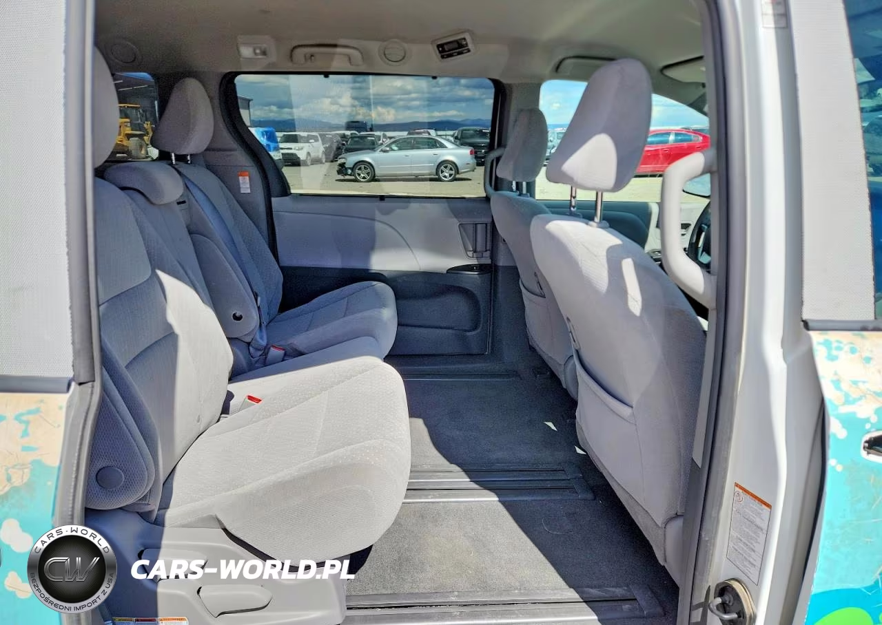 2018 Toyota Sienna Le VIN:5TDKZ3DC3JS949075 - 11