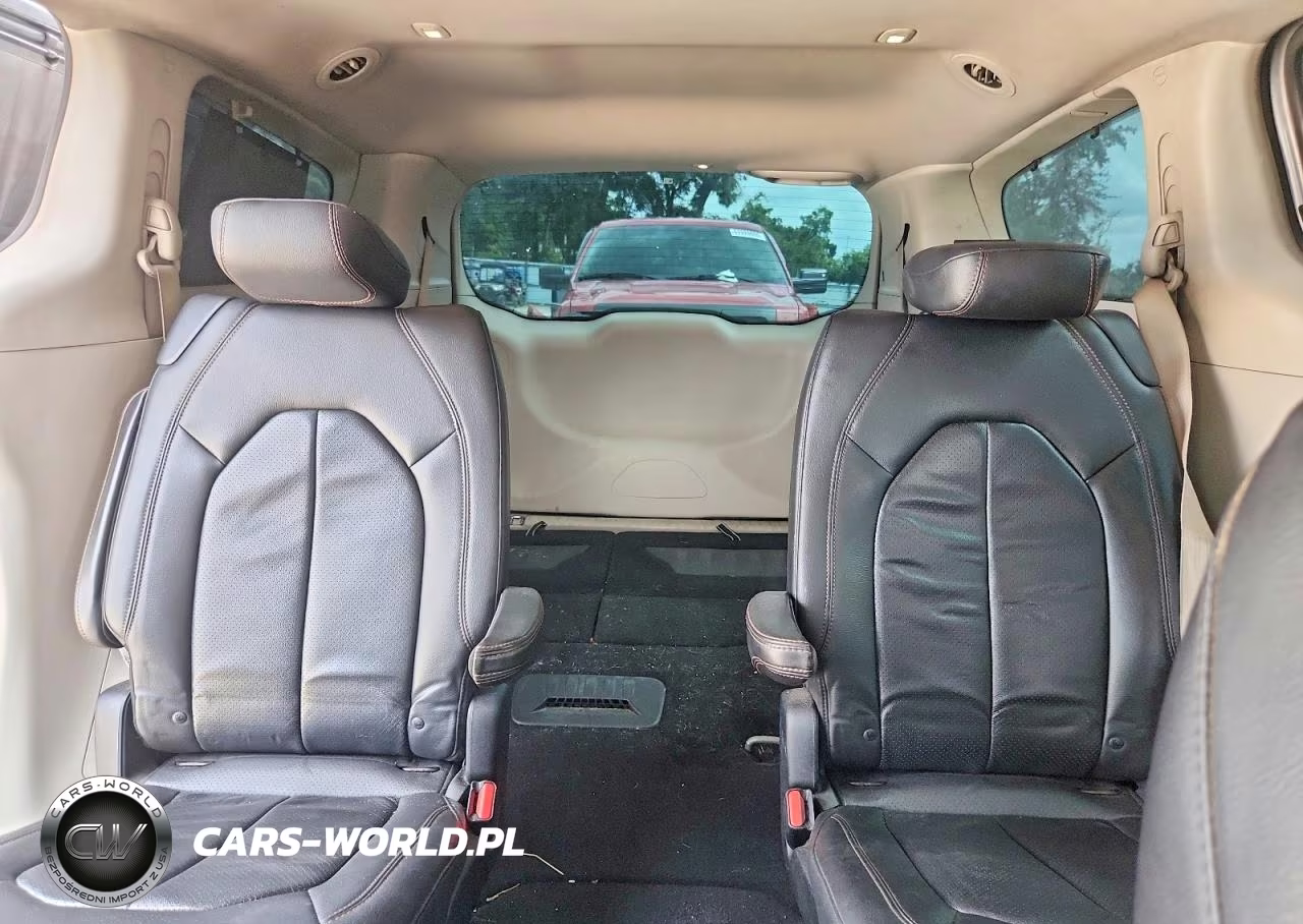 2018 Chrysler Pacifica Touring L VIN:2C4RC1BG3JR192830 - 10