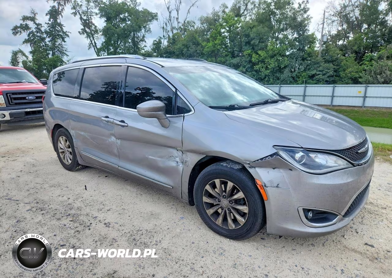 2018 Chrysler Pacifica Touring L VIN:2C4RC1BG3JR192830 - 4