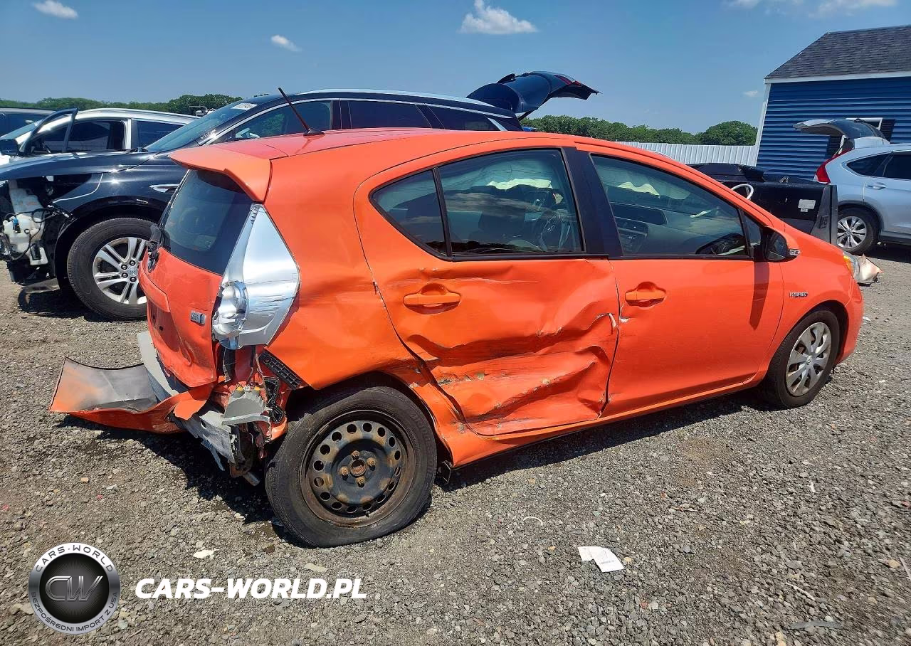 2013 Toyota Prius C Two VIN:JTDKDTB36D1039570 - 3
